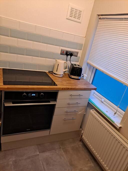 Two Bedroom Maisonette Close Towarwick Uni Coventry Exterior photo